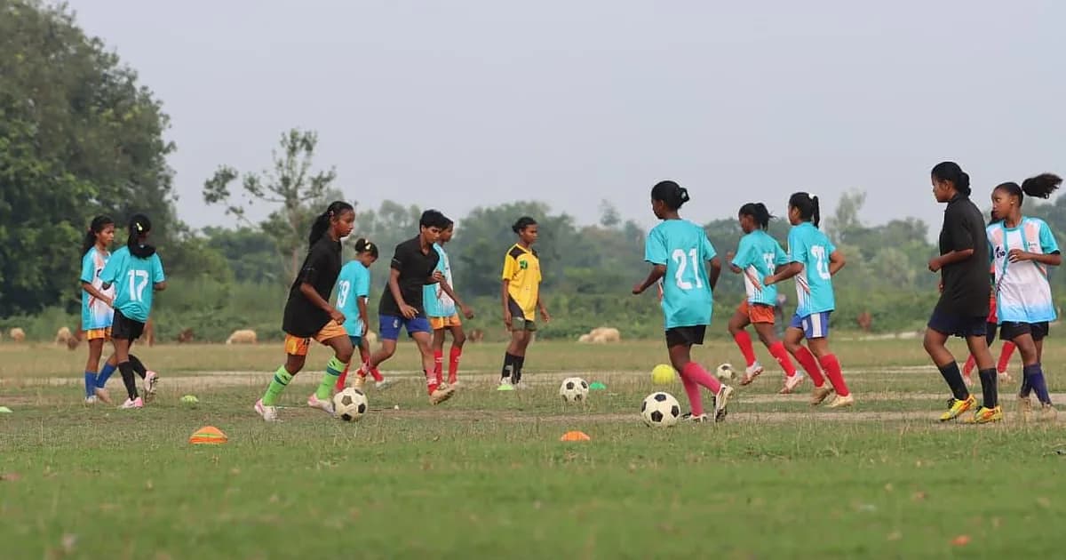 রাঙ্গাটুঙ্গীর কিশোরী ফুটবলারদের জন্য কিশোর আলোর বৃত্তি নবায়ন