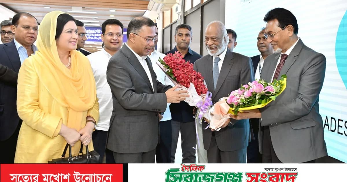 জাতিসংঘ সফর শেষে দেশে ফিরেছেন প্রধানমন্ত্রী