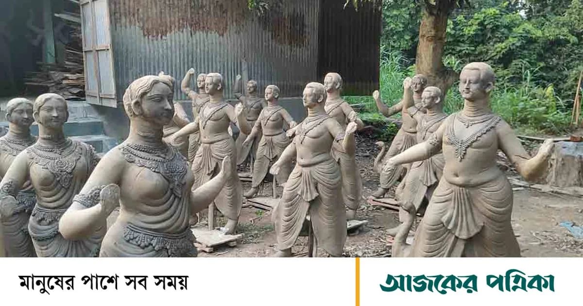 ভদ্রঘাট পালপাড়ায় তুমুল ব্যস্ততা, লাভের মুখ দেখছেন না কারিগরেরা