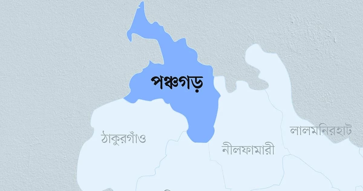 তেঁতুলিয়ায় জালে উঠে এল ১২ ফুট লম্বা অজগর