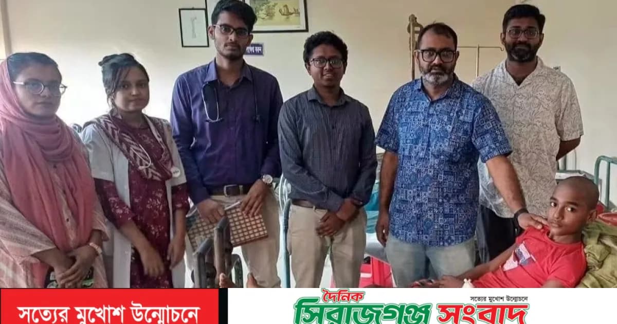 ভাঙা পা অপারেশনের দায়িত্ব নিল ডু সামথিং ফাউন্ডেশন