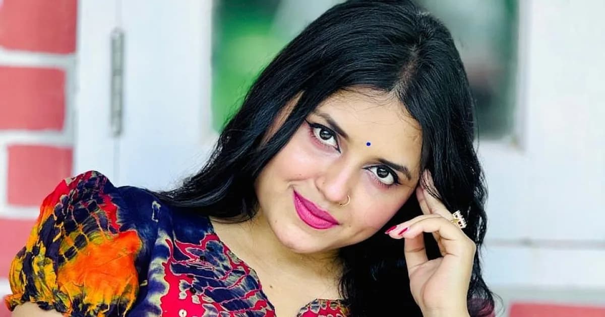 হুট করেই অভিনয়ে এসে আলোচনায়, কে এই অভিনেত্রী