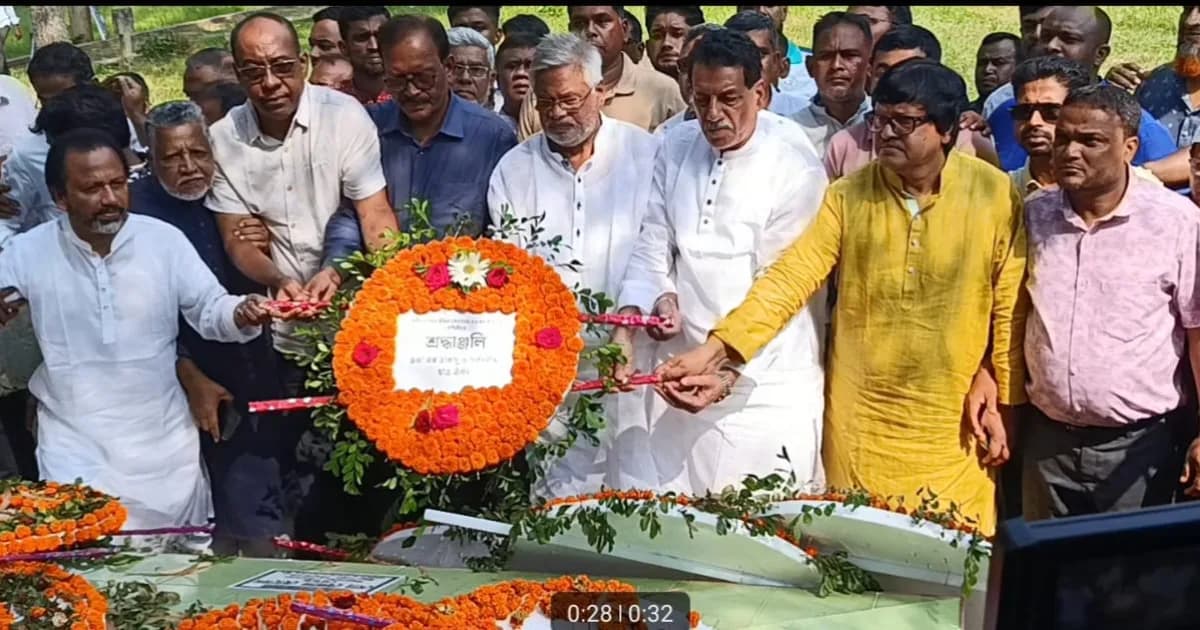 উল্লাপাড়ায় শহীদ জেহাদের কবর জিয়ারত ও শ্রদ্ধা নিবেদন করলেন বিএনপির শীর্ষ নেতারা