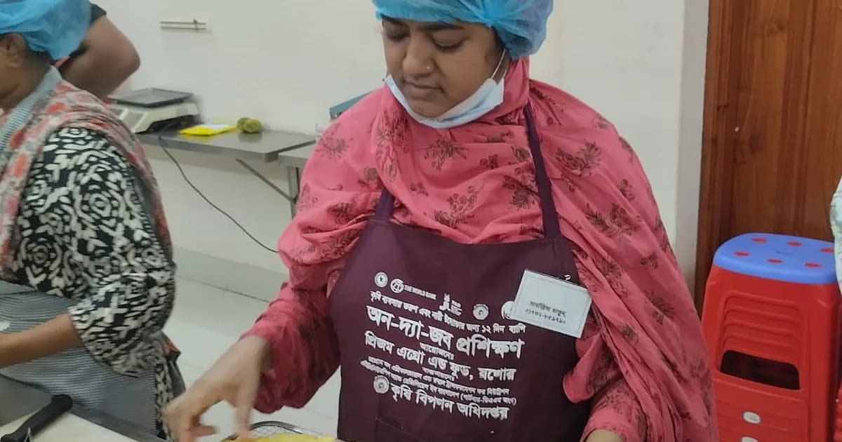 ছদ্মনামে ফেসবুক আইডি খুলে ২২০০ টাকায় ব্যবসা শুরু, এখন সফল উদ্যোক্তা যশোরের সানজিদা