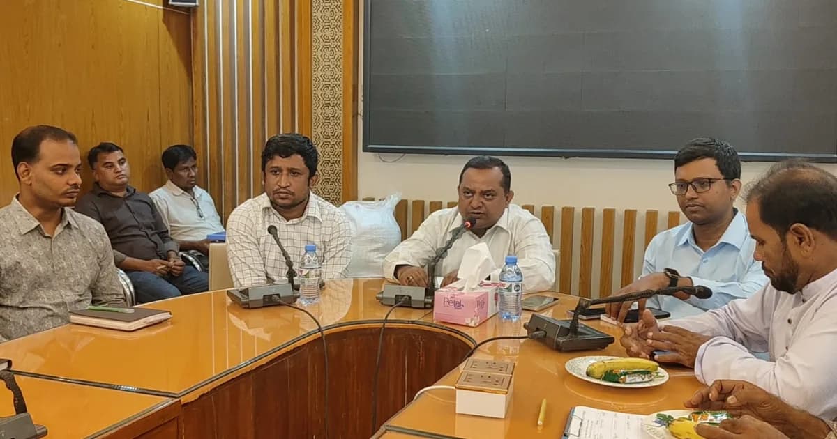 রায়গঞ্জে ডেঙ্গু প্রতিরোধে মতবিনিময় সভা ও মশারি বিতরণ