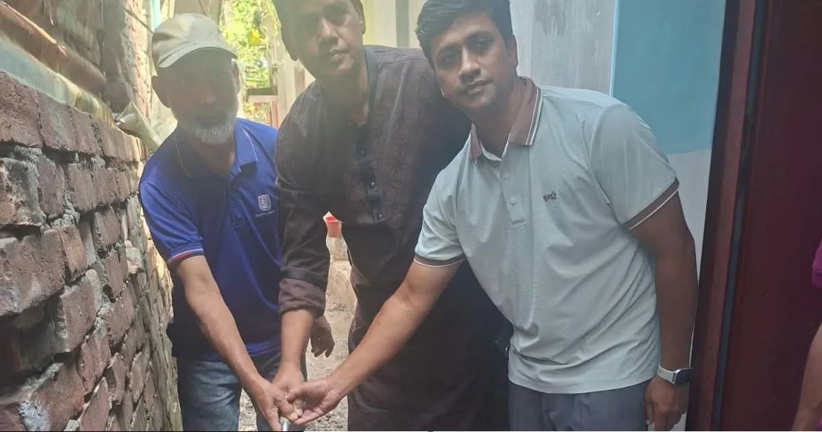 সিরাজগঞ্জে সয়াধানগড়া জগাই মোড়ে গলি রাস্তার ঢালাই কাজের উদ্বোধন