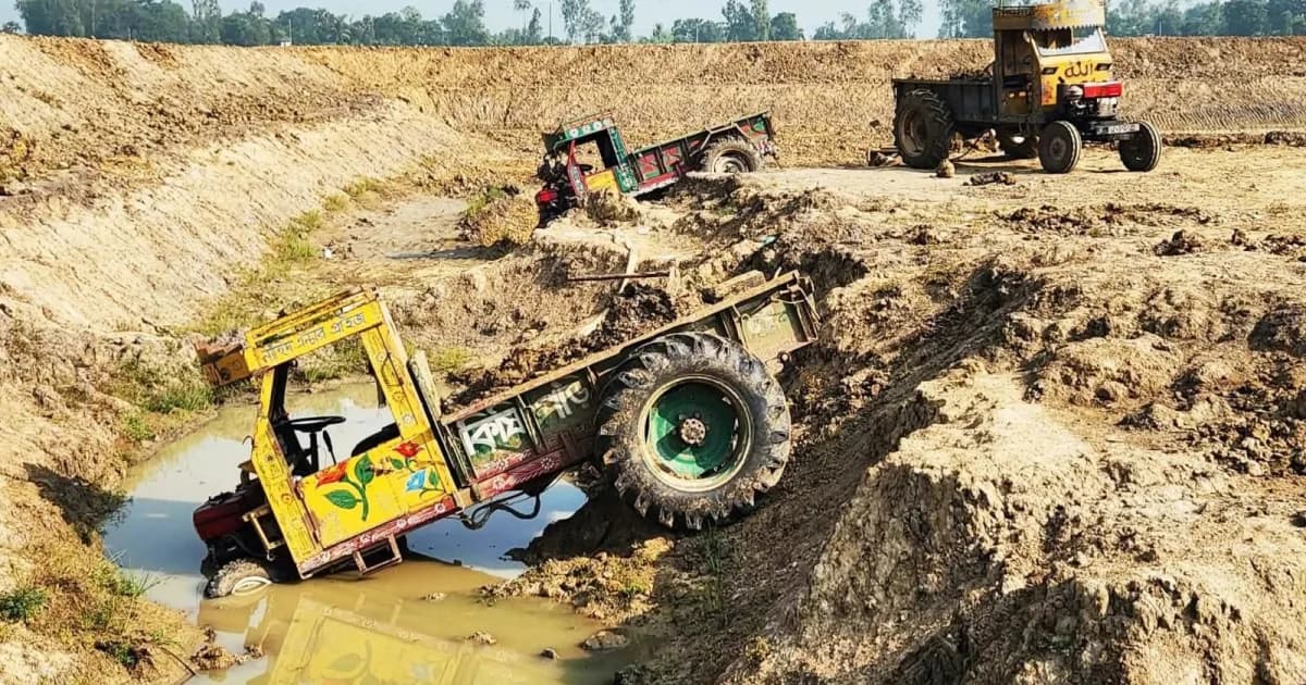 সিরাজগঞ্জের তাড়াশে অবৈধভাবে পুকুর খনন করায় ৩ লাখ টাকা জরিমানা