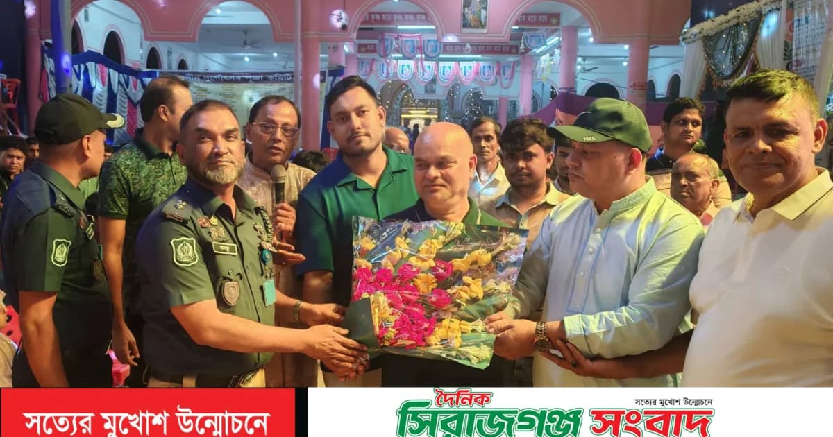 বেলকুচিতে দুর্গাপূজার মণ্ডপ পরিদর্শন করলেন পুলিশ সুপার সাইফুল ইসলাম সানতু