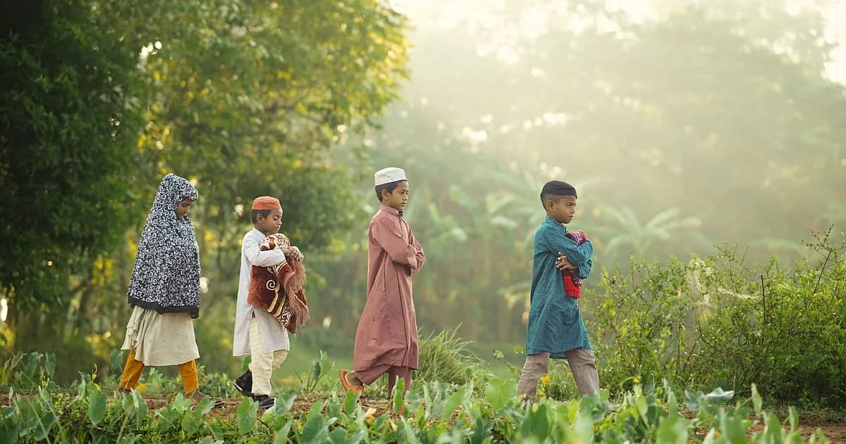 সন্তানের ধর্মীয় শিক্ষা: কোথায় পড়াবেন, কোথায় পড়াবেন না