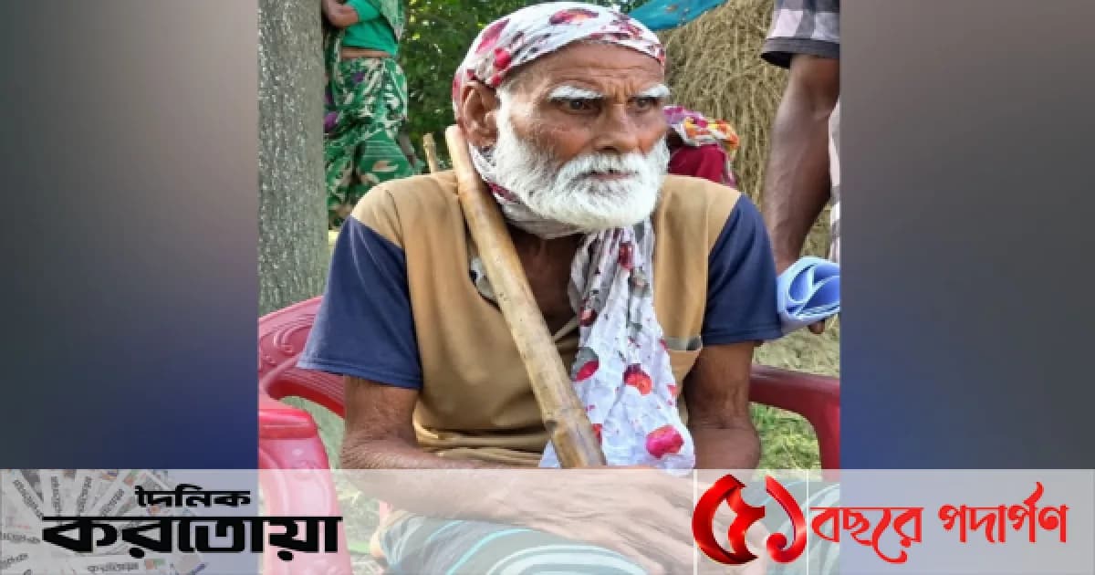 সিরাজগঞ্জের উল্লাপাড়ায় প্রশাসনের হস্তক্ষেপে জমি ফিরে পেলেন বৃদ্ধ