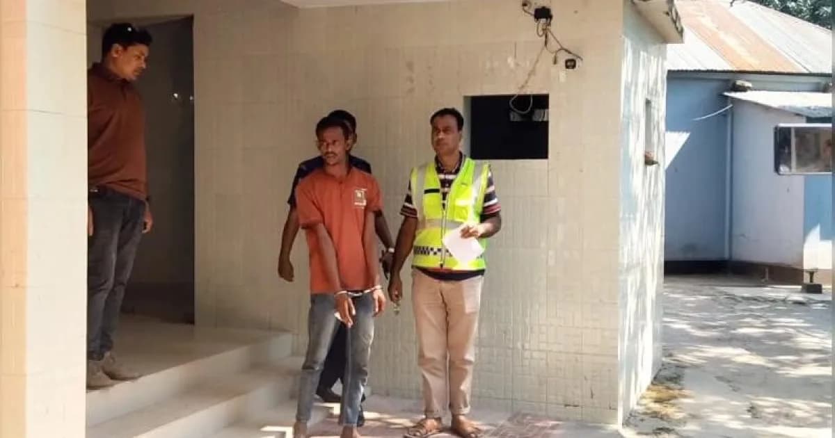 সিরাজগঞ্জে চলন্ত ট্রেনের ছাদে যাত্রীকে মারপিট করে ছিনতাই, আটক ১
