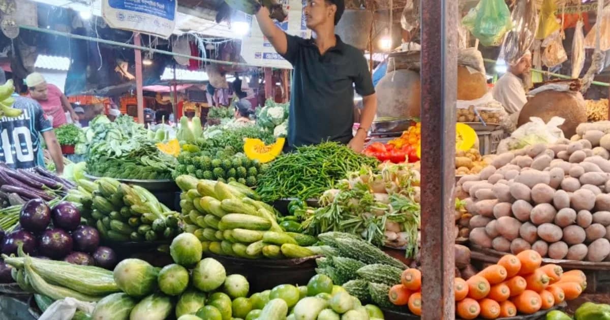 শীতের সবজি এলেও কমেনি দাম, নেপথ্যে পরিবহন খরচ