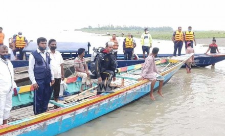 যমুনায় নৌকাডুবি: ১১ নিখোঁজ রেখেই উদ্ধার অভিযান সমাপ্ত