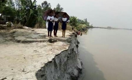 শাহজাদপুরে যমুনার তীব্র ভাঙ্গনে ভিটেমাটি হারাচ্ছে মানুষ