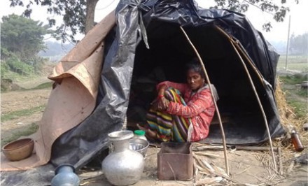 শাহজাদপুরে হাড় কাঁপানো শীতে ছিন্নমুল মানুষের দূর্ভোগ চরমে