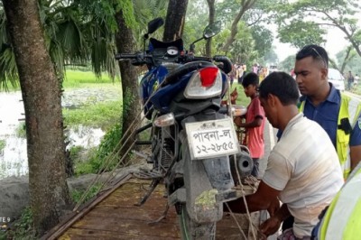 শাহজাদপুরে ভাইয়ের জানাজায় অপর ভাইকে নিতে এসে সড়ক দুর্ঘটনায় লাশ হয়ে ফিরলো দুই ভাই